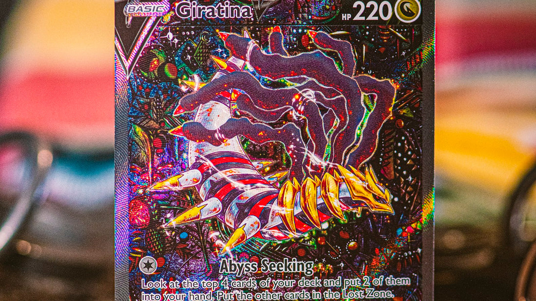 Carta Pokémon full art sobre la mesa, noticias del Mundial 2026